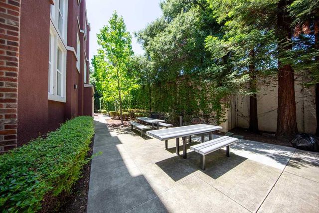 640 Plaza Pl, Hayward, CA 94541