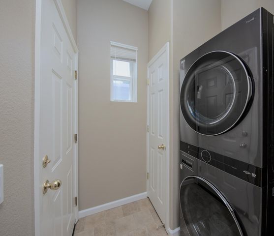 640 Plaza Pl, Hayward, CA 94541