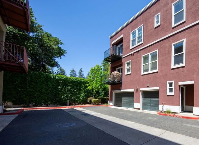 640 Plaza Pl, Hayward, CA 94541