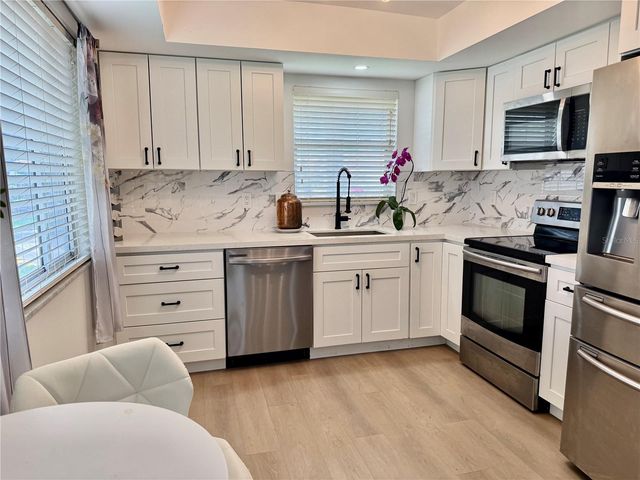 5440 RIVERBLUFF CIRCLE 87, Sarasota, FL 34231
