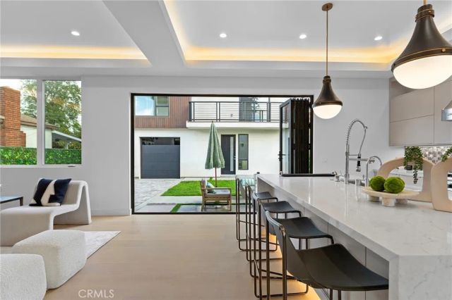 3932 S Minerva Avenue, Los Angeles, CA 90066