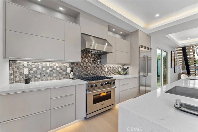 3932 S Minerva Avenue, Los Angeles, CA 90066