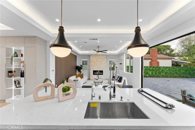 3932 S Minerva Avenue, Los Angeles, CA 90066