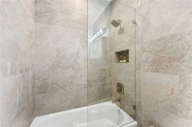 3932 S Minerva Avenue, Los Angeles, CA 90066