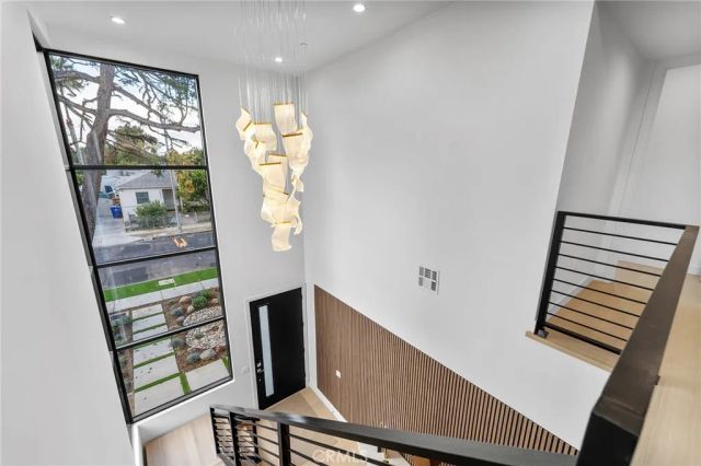 3932 S Minerva Avenue, Los Angeles, CA 90066