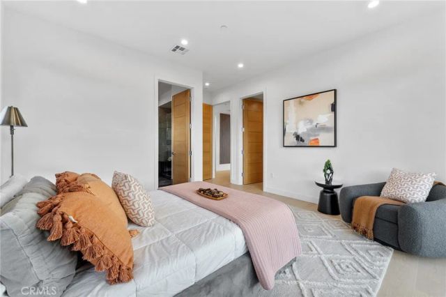 3932 S Minerva Avenue, Los Angeles, CA 90066