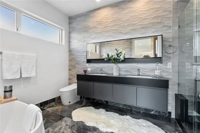 3932 S Minerva Avenue, Los Angeles, CA 90066