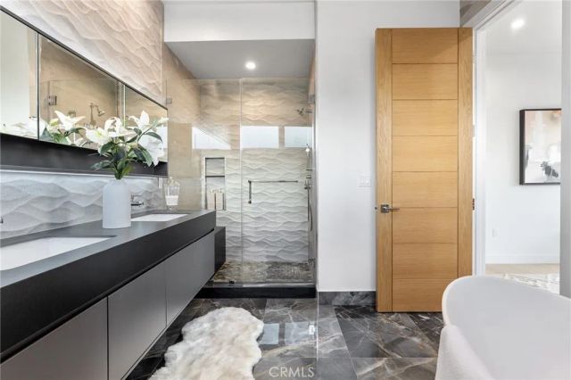 3932 S Minerva Avenue, Los Angeles, CA 90066