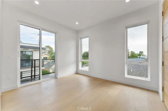 3932 S Minerva Avenue, Los Angeles, CA 90066