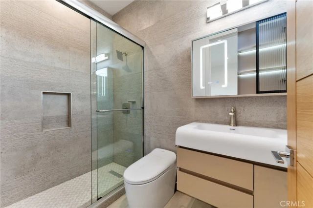 3932 S Minerva Avenue, Los Angeles, CA 90066