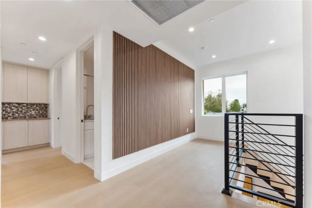 3932 S Minerva Avenue, Los Angeles, CA 90066