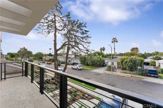 3932 S Minerva Avenue, Los Angeles, CA 90066