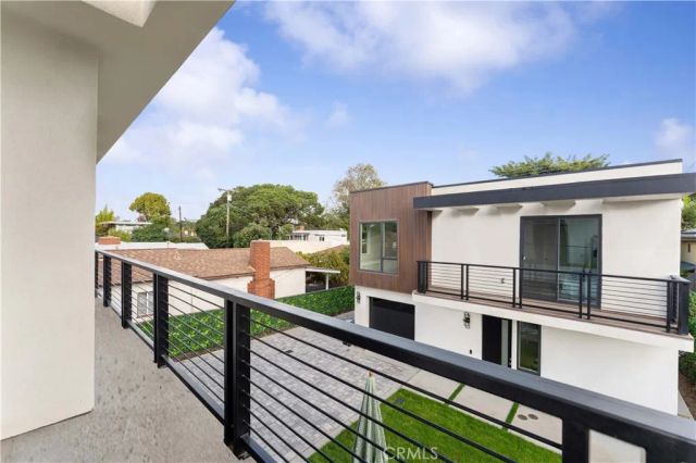 3932 S Minerva Avenue, Los Angeles, CA 90066