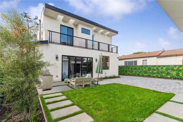 3932 S Minerva Avenue, Los Angeles, CA 90066