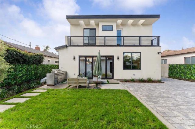 3932 S Minerva Avenue, Los Angeles, CA 90066