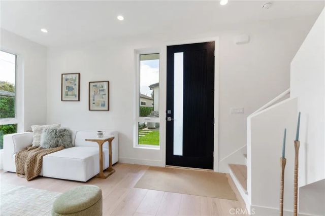 3932 S Minerva Avenue, Los Angeles, CA 90066