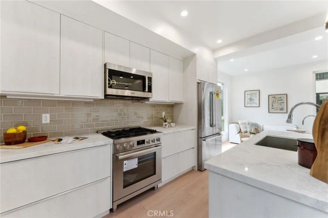 3932 S Minerva Avenue, Los Angeles, CA 90066