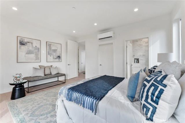 3932 S Minerva Avenue, Los Angeles, CA 90066