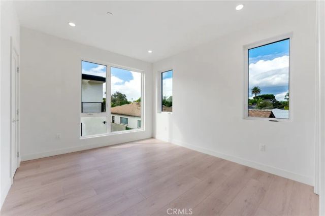 3932 S Minerva Avenue, Los Angeles, CA 90066