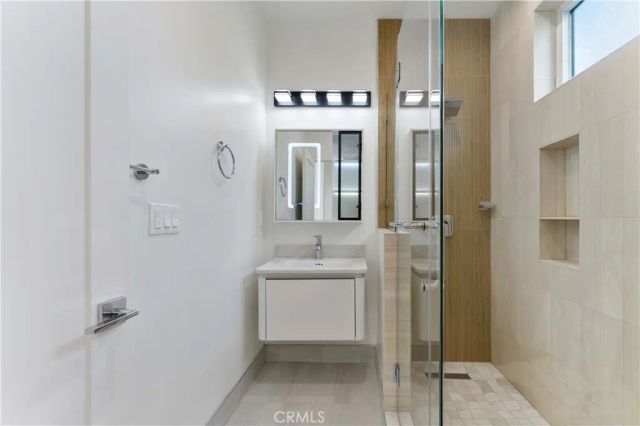 3932 S Minerva Avenue, Los Angeles, CA 90066