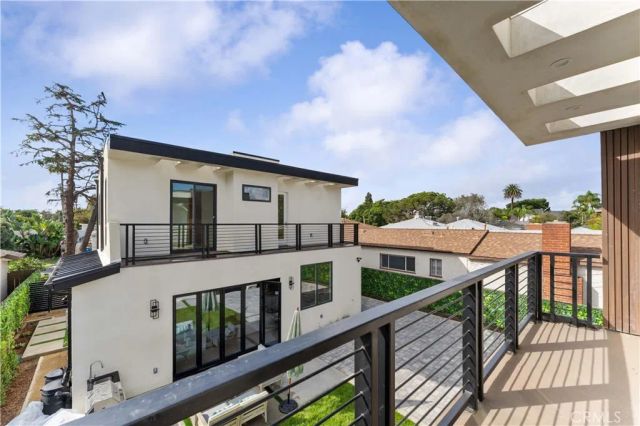 3932 S Minerva Avenue, Los Angeles, CA 90066