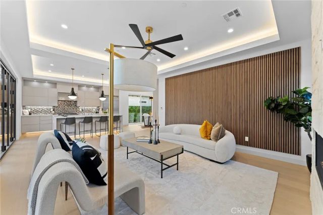 3932 S Minerva Avenue, Los Angeles, CA 90066