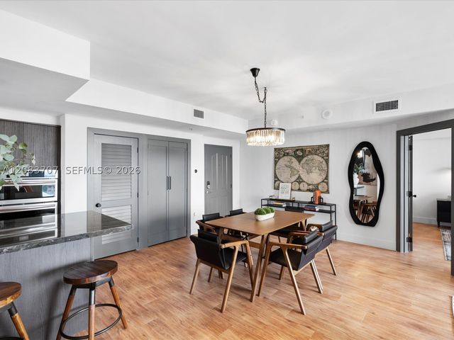 5077 NW 7th St 1117, Miami, FL 33126