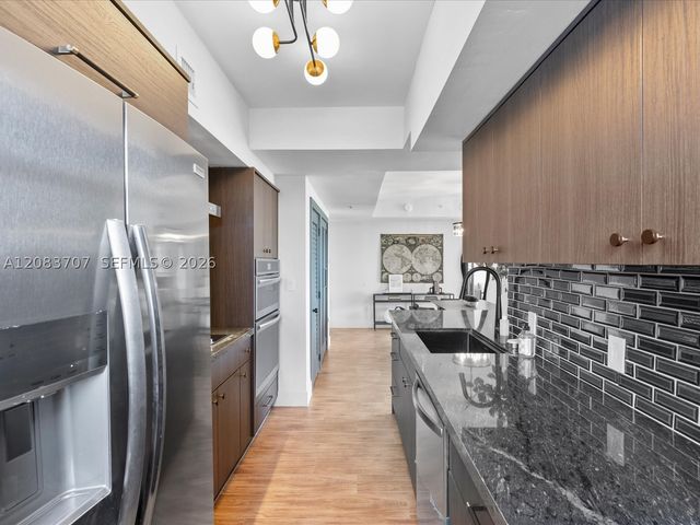 5077 NW 7th St 1117, Miami, FL 33126
