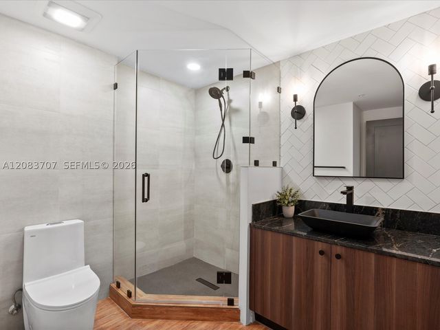 5077 NW 7th St 1117, Miami, FL 33126