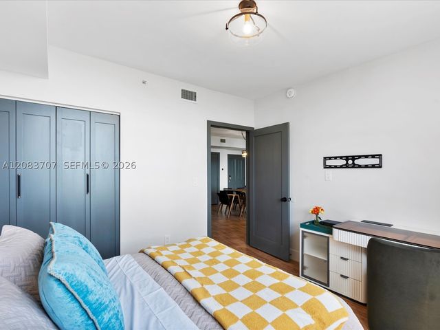 5077 NW 7th St 1117, Miami, FL 33126