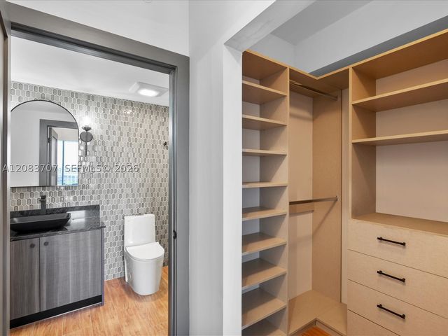 5077 NW 7th St 1117, Miami, FL 33126