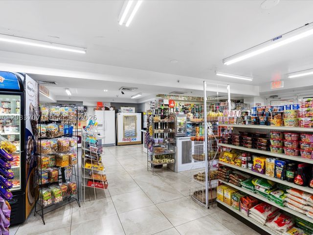 5077 NW 7th St 1117, Miami, FL 33126