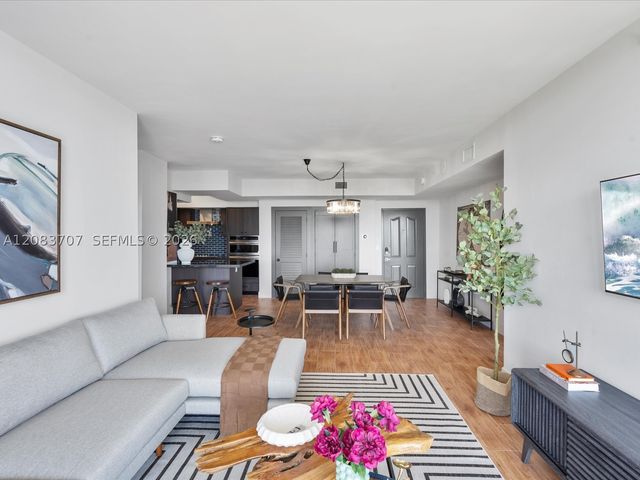 5077 NW 7th St 1117, Miami, FL 33126