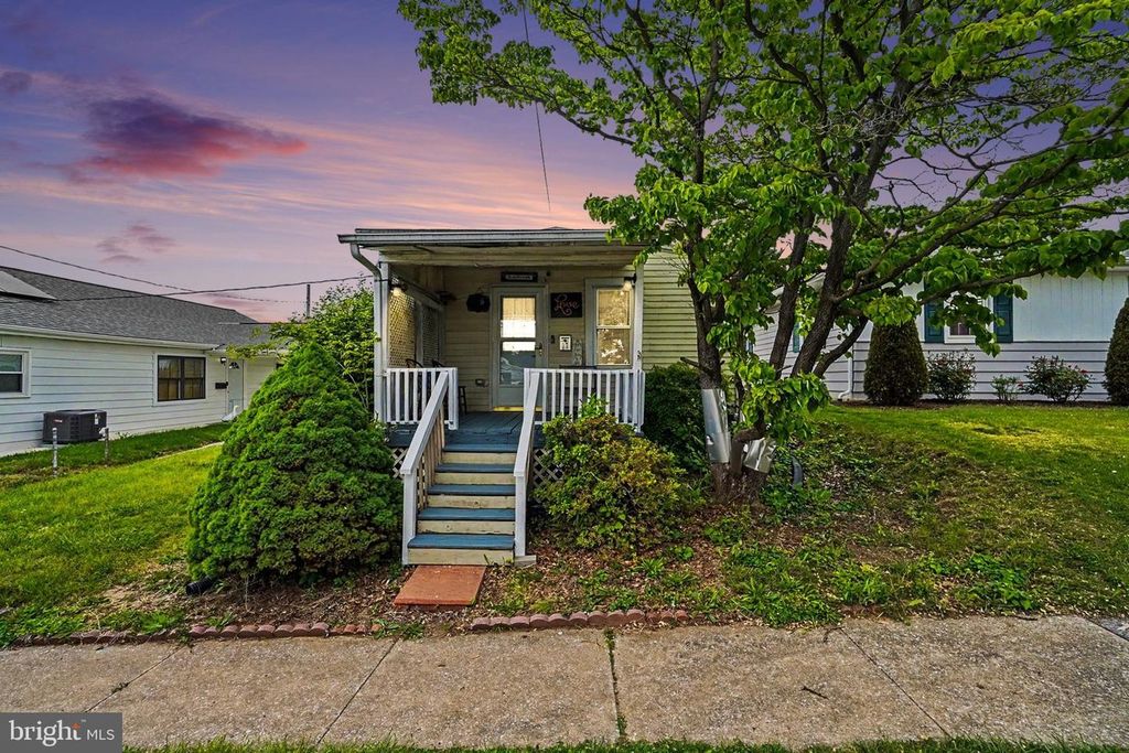17 W PINE ST, Enola, PA 17025