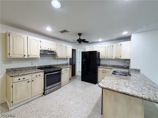 1637 S Mayfair RD, Fort Myers, FL 33919