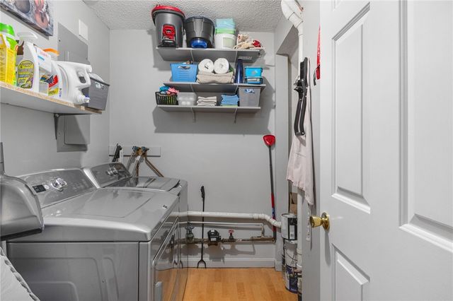 6 Governors Hill 6, West Warwick, RI 02893