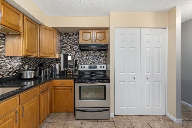 6 Governors Hill 6, West Warwick, RI 02893