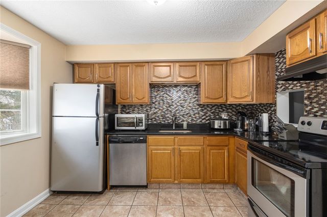 6 Governors Hill 6, West Warwick, RI 02893