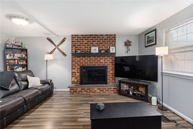 6 Governors Hill 6, West Warwick, RI 02893