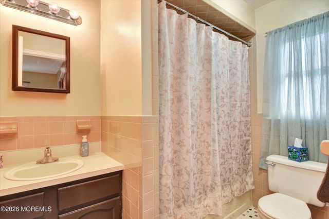 72 Carriage Lane, Englishtown, NJ 07726