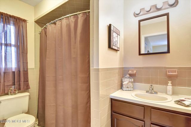 72 Carriage Lane, Englishtown, NJ 07726