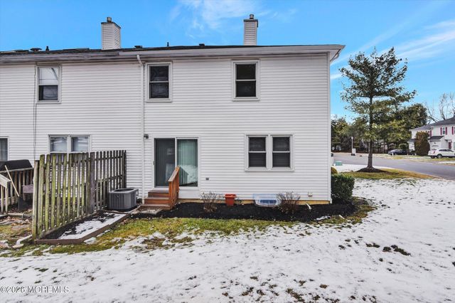 72 Carriage Lane, Englishtown, NJ 07726