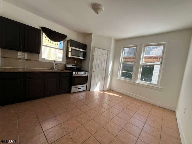 92 Cedar Ave, Newark City, NJ 07106