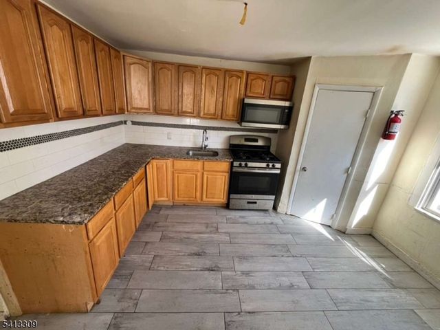 92 Cedar Ave, Newark City, NJ 07106