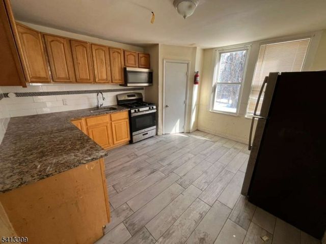 92 Cedar Ave, Newark City, NJ 07106