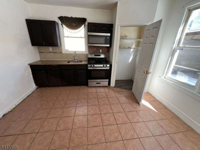 92 Cedar Ave, Newark City, NJ 07106