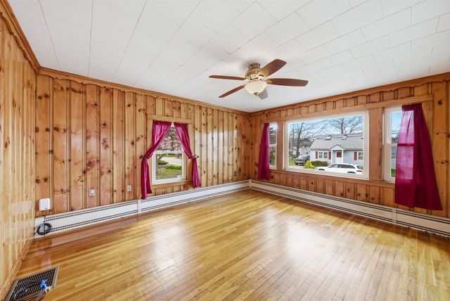 58 President Road, Manchester, NH 03103