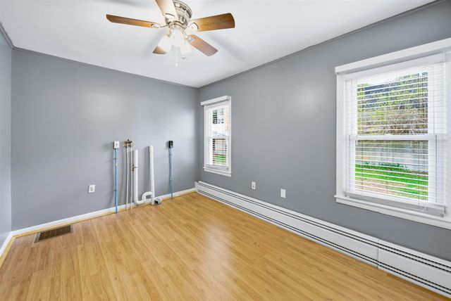 58 President Road, Manchester, NH 03103