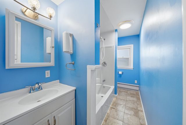 58 President Road, Manchester, NH 03103