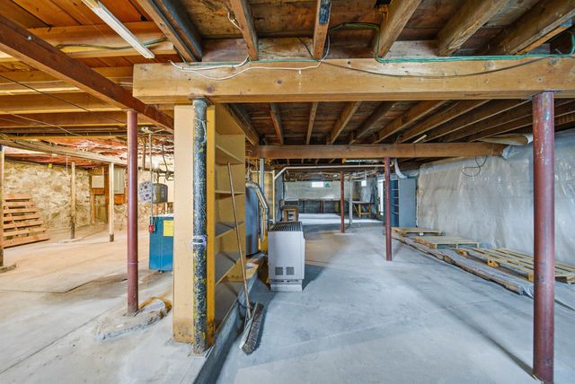 58 President Road, Manchester, NH 03103